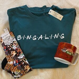 Gift Set 🎁 Vintage FRIENDS Teal Graphic Tee, Socks and Mug
